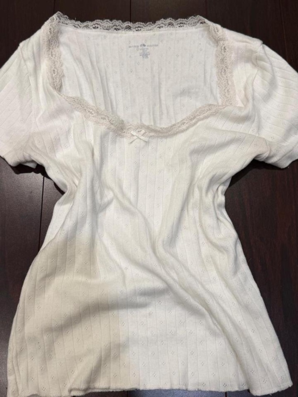 BRANDY MELVILLE WHITE TOP WITH LACE TRIM